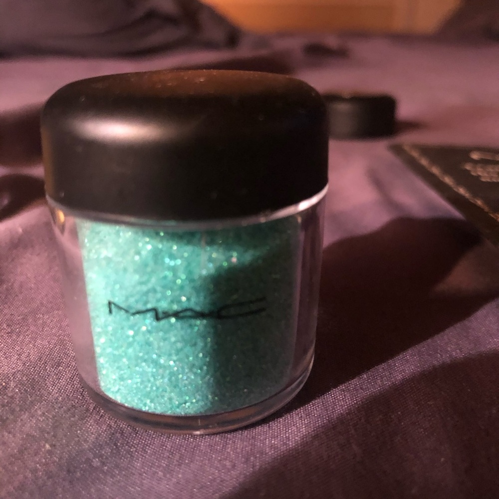 Mac pigment